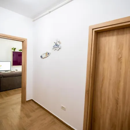 Lovely Quiet Apartment Beachfront With Sea View Next To Papaya Năvodari