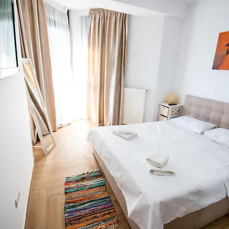 Lovely Quiet Apartment Beachfront With Sea View Next To Papaya Apartament Năvodari